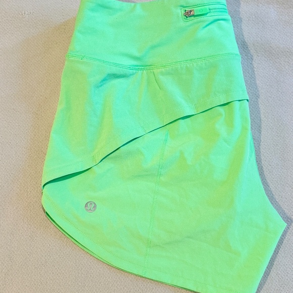 Lululemon Speed Up Mid-Rise Short 4” Size 6, Pistachio - Picture 1 of 10